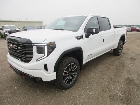 New 2026 GMC Sierra 1500 AT4 w/ AT4 Premium Package AWD/4WD image 11