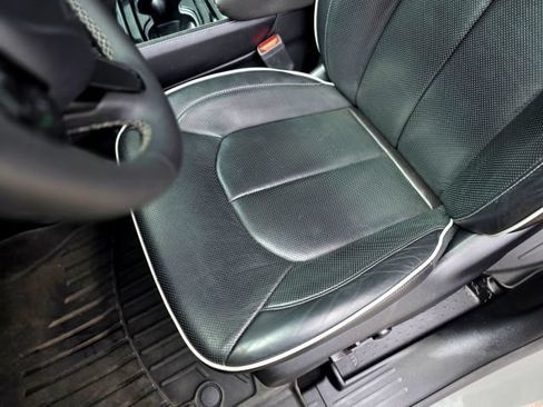 Used 2022 Chrysler Pacifica Limited w/ S Appearance Package FWD image 29
