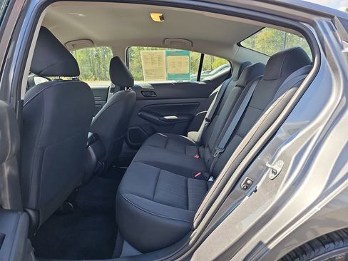 Used 2025 Nissan Altima 2.5 SV image 18