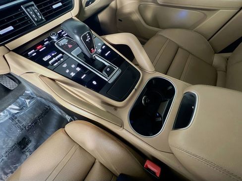 Used 2020 Porsche Cayenne image 25