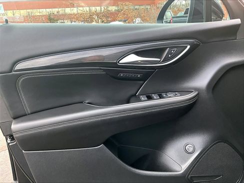 Used 2023 Buick Envision Essence w/ Sport Touring Package image 9