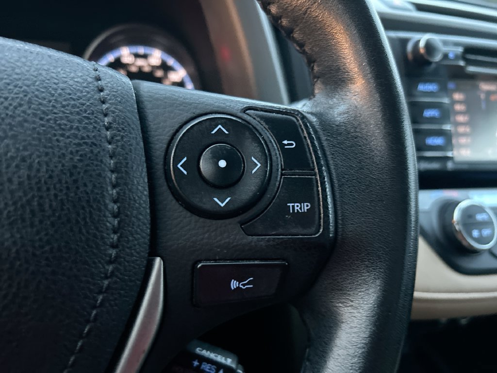 Used 2018 Toyota RAV4 XLE FWD image 16
