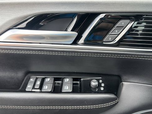 Used 2023 Jeep Wagoneer Series II w/ Convenience Group I AWD/4WD image 17