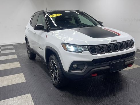 Used 2025 Jeep Compass Trailhawk AWD/4WD image 23