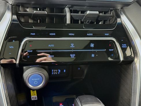 Used 2021 Toyota Venza Limited w/ Carpet Mat Package (TMS) image 16