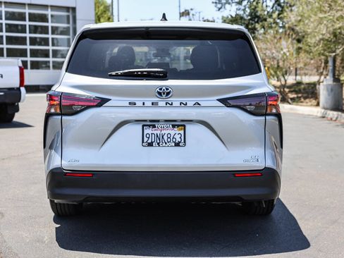 Certified 2023 Toyota Sienna LE AWD/4WD image 23