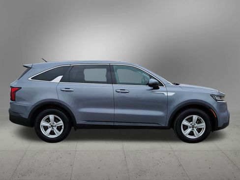 Used 2023 Kia Sorento LX image 7