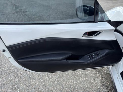 Used 2021 MAZDA MX-5 Miata RF Grand Touring RWD image 18