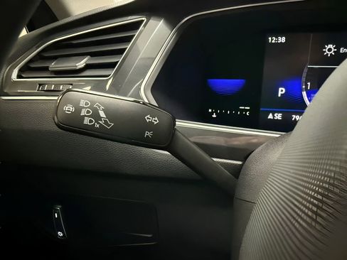 Used 2022 Volkswagen Tiguan SE image 19