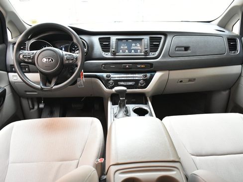 Used 2020 Kia Sedona LX FWD image 21