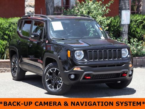 Used 2023 Jeep Renegade Trailhawk AWD/4WD image 2