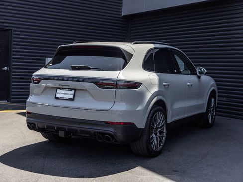 Certified 2022 Porsche Cayenne Platinum Edition AWD/4WD image 9