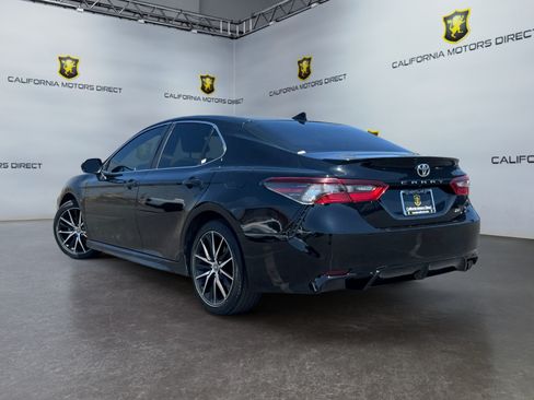 Used 2022 Toyota Camry SE FWD image 3