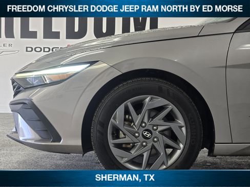 Used 2024 Hyundai Elantra SEL image 6