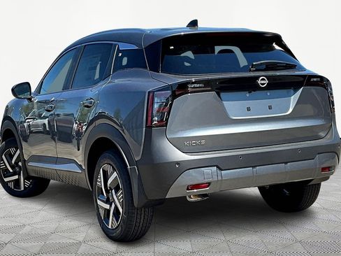 Used 2026 Nissan Kicks SV w/ SV Premium Package FWD image 4