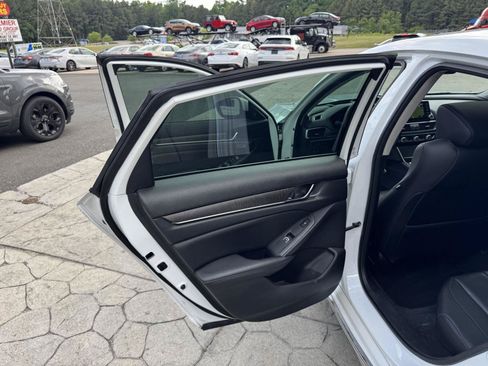 Used 2021 Honda Accord Touring image 8