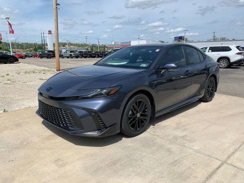 New 2026 Toyota Camry SE FWD image 1