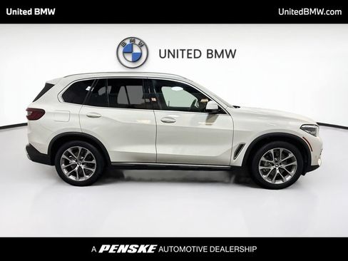 Used 2022 BMW X5 xDrive40i w/ Premium Package AWD/4WD image 4