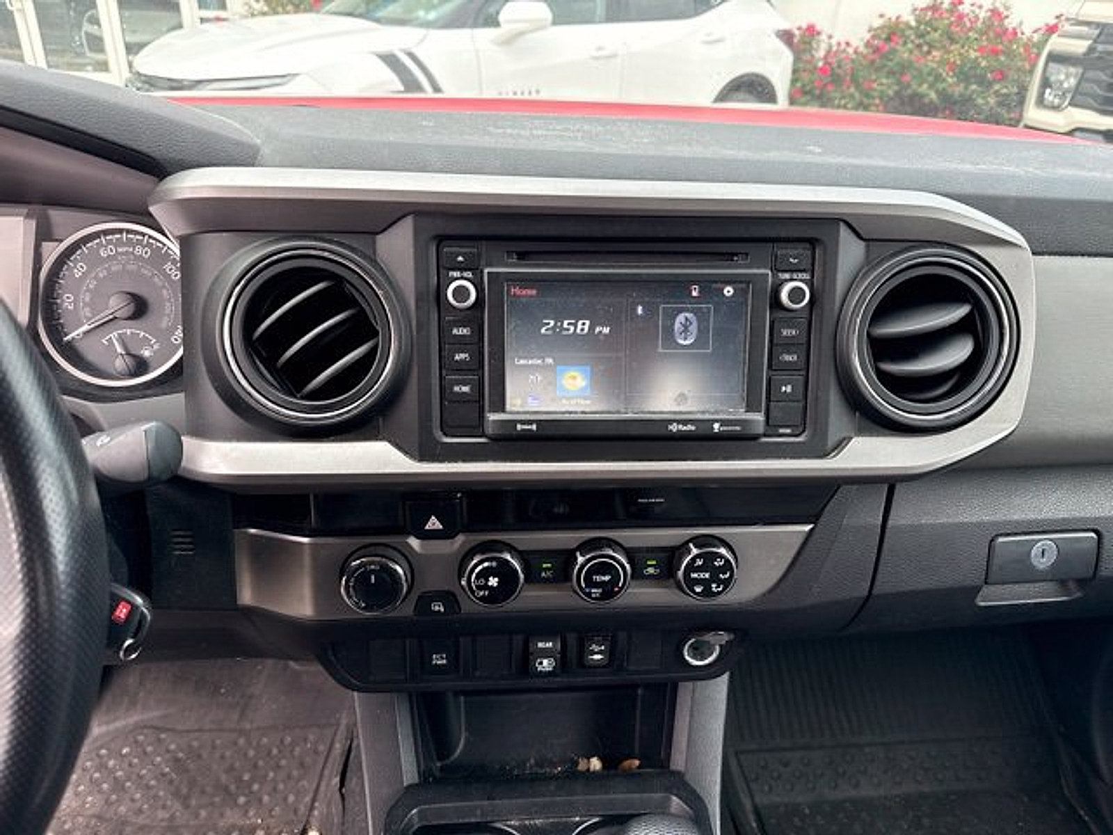 Used 2018 Toyota Tacoma SR5 AWD/4WD image 15