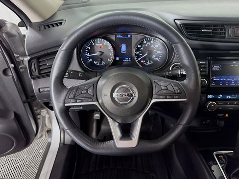 Used 2018 Nissan Rogue SV w/ Premium Package image 13