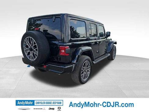 Used 2022 Jeep Wrangler Unlimited Sahara AWD/4WD image 5