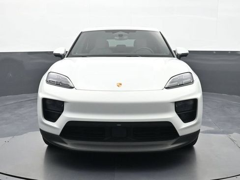 Certified 2025 Porsche Macan Electric RWD image 25