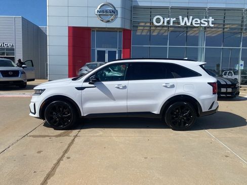Used 2022 Kia Sorento SX image 2