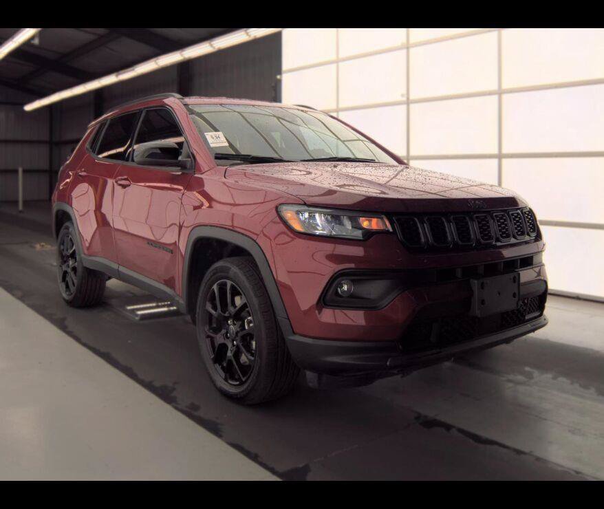 Used 2026 Jeep Compass Latitude AWD/4WD image 1