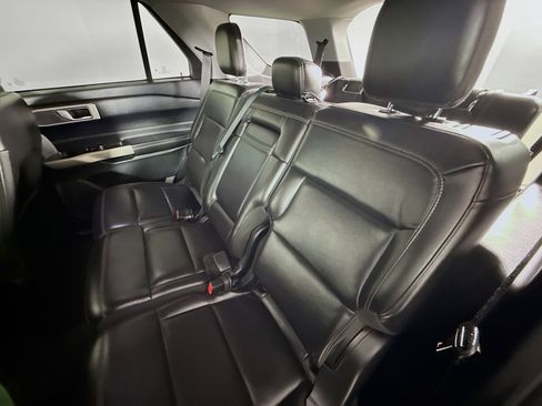 Used 2022 Ford Explorer XLT w/ Equipment Group 202A image 28