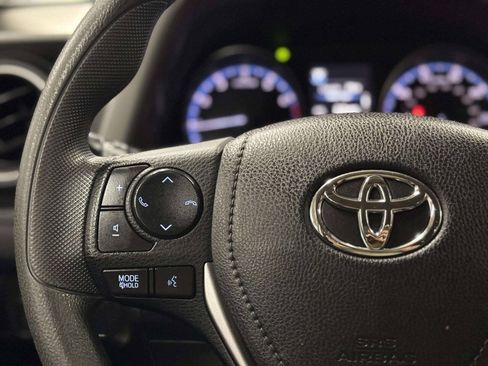 Used 2018 Toyota RAV4 LE AWD/4WD image 24