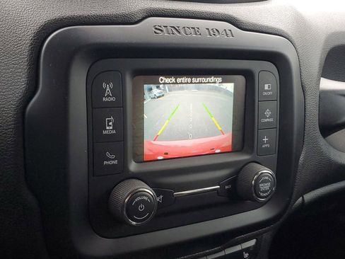 Used 2017 Jeep Renegade Latitude w/ Cold Weather Group image 19