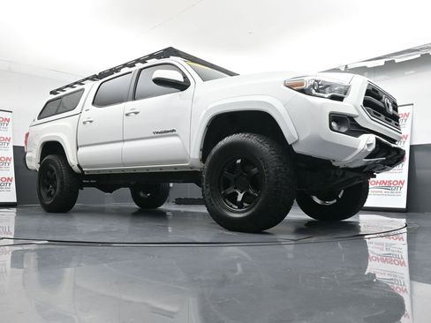 Used 2017 Toyota Tacoma SR5 w/ Tow Package image 32