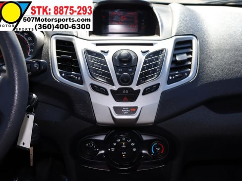 Used 2013 Ford Fiesta SE image 16
