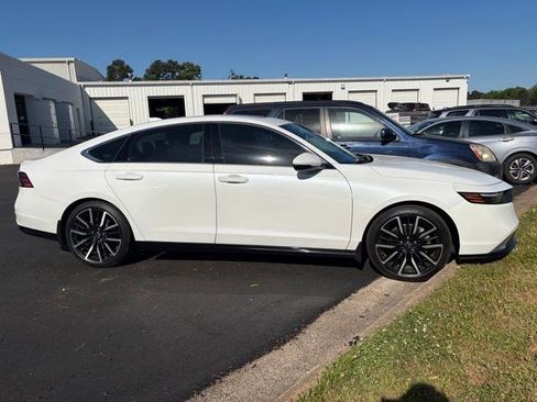 Used 2025 Honda Accord Touring image 4