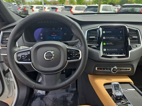 Used 2025 Volvo XC90 T8 Ultra w/ Protection Package Premier image 14