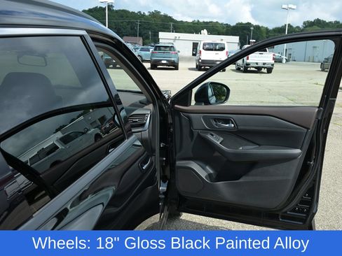 Used 2023 Nissan Rogue SV w/ SV Premium B Package AWD/4WD image 39