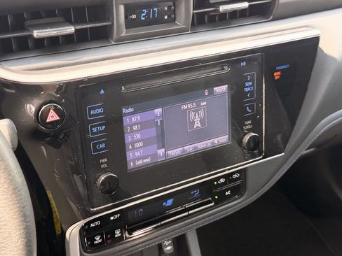 Used 2018 Toyota Corolla SE w/ Carpet Mat Package (TMS) FWD image 25