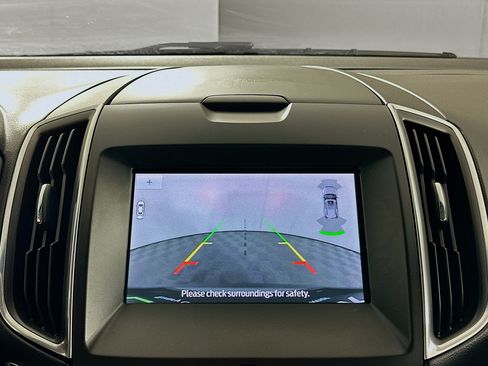Used 2019 Ford Edge Titanium w/ Equipment Group 301A FWD image 23