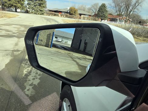 Used 2018 Chevrolet Equinox LT w/ Sun & Infotainment Package image 10