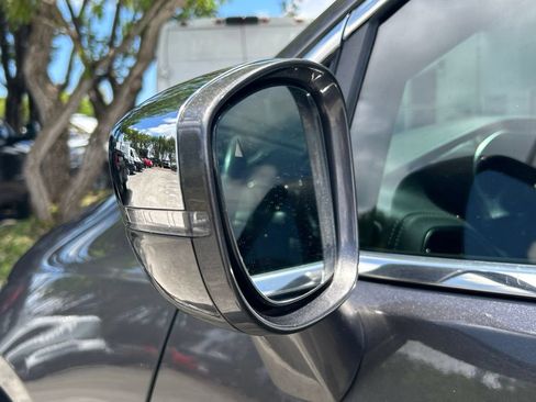 Used 2021 Chrysler Pacifica Limited AWD/4WD image 27