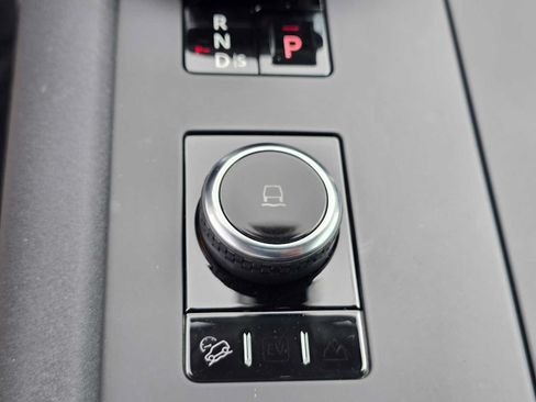 Used 2025 Land Rover Discovery Dynamic SE AWD/4WD image 38