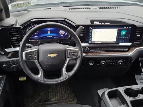 Used 2024 Chevrolet Silverado 1500 LT image 7