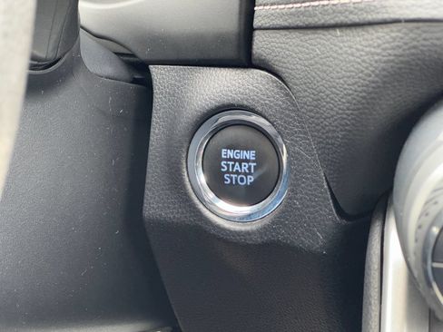 Used 2022 Toyota RAV4 XLE AWD/4WD image 5