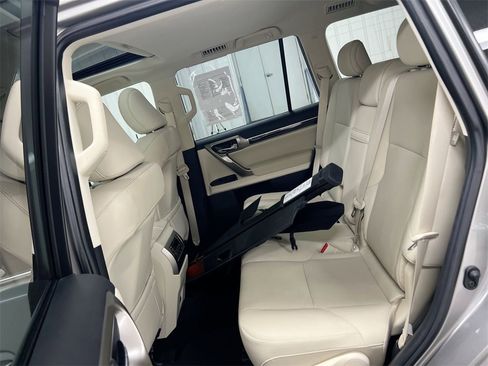 Used 2021 Lexus GX 460 Premium w/ Premium Package image 24
