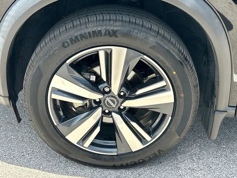 Certified 2024 Nissan Rogue SL FWD image 56