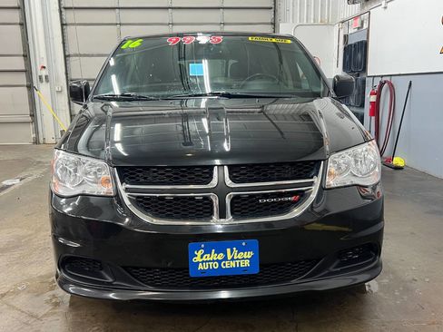 Used 2016 Dodge Grand Caravan SE image 2