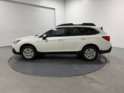 Used 2018 Subaru Outback 2.5i Premium image 20