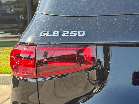 Used 2026 Mercedes-Benz GLB 250 image 11
