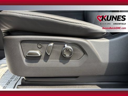 Used 2025 Cadillac Escalade Sport Platinum w/ LPO, Floor Liner Package AWD/4WD image 23
