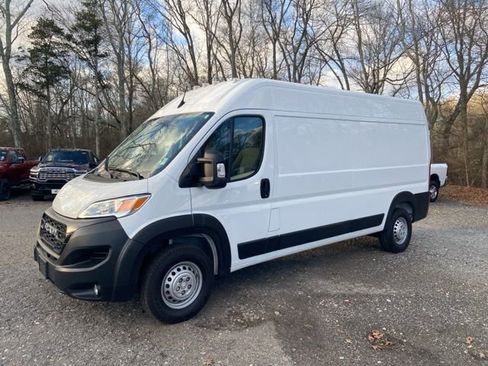 Used 2024 RAM ProMaster 2500 w/ Premium Convenience Group image 2
